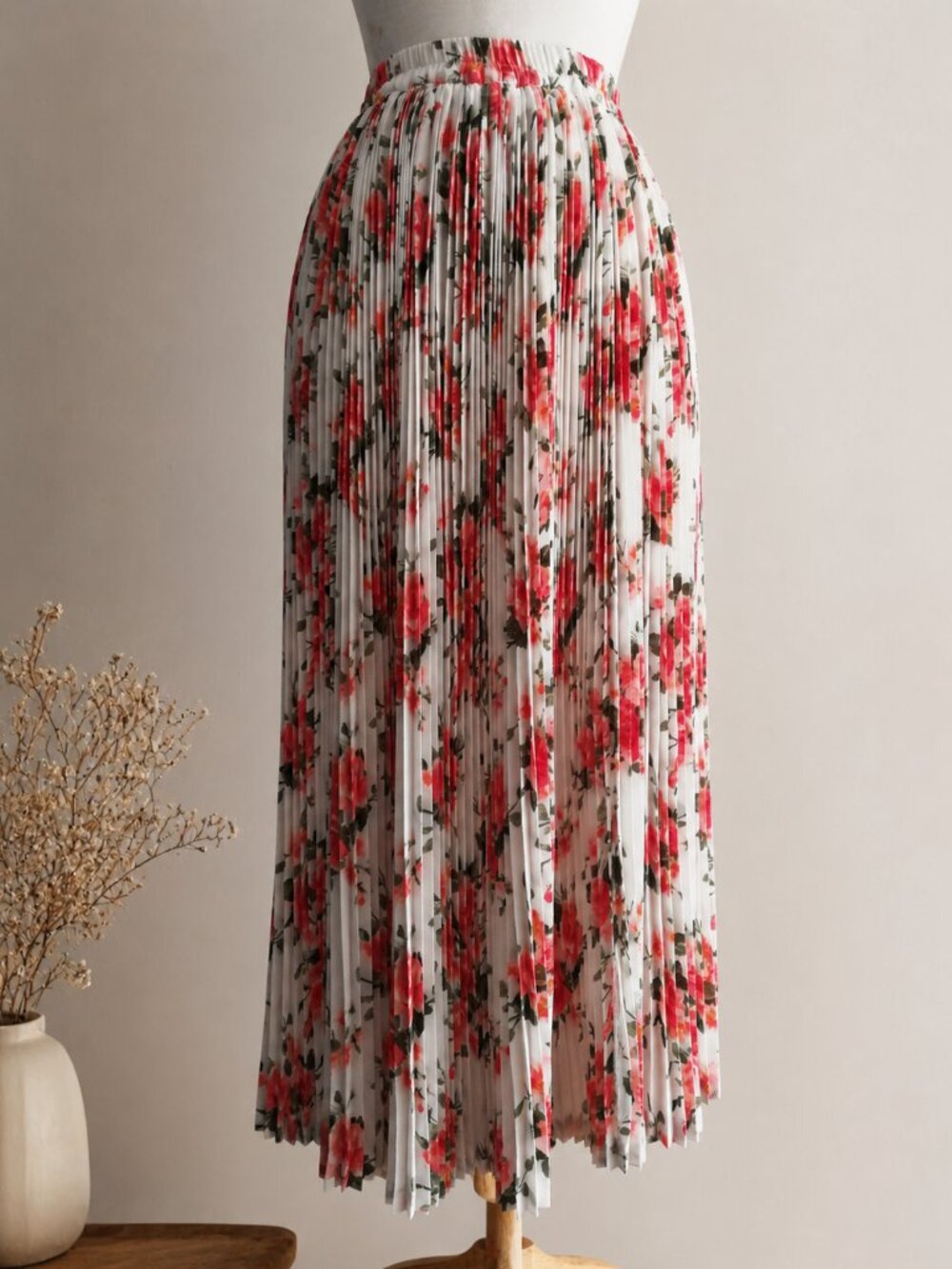 Cottagecore-inspired Floral Pleated Skirt